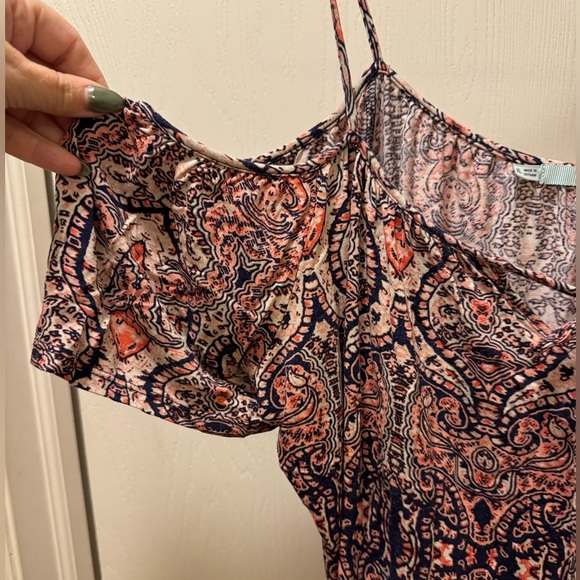 Cold shoulder top size xl - Picture 3 of 11